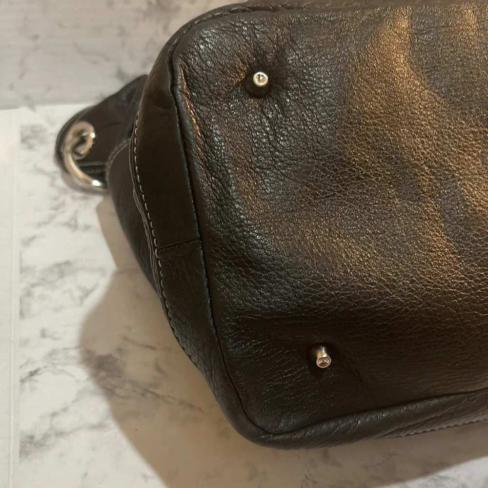 OiOI Australia Pompeian Leather Diaper Bag black with stroller straps